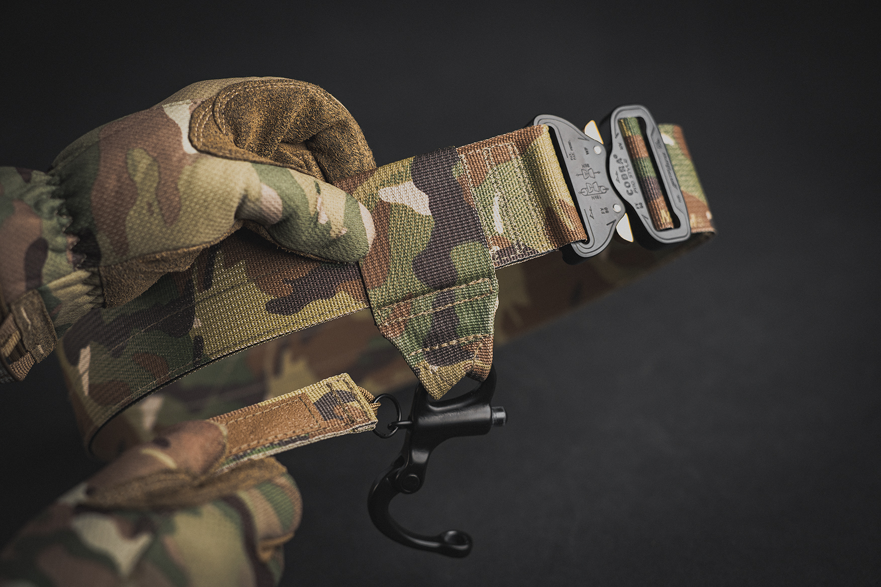 K9 GunFighter Lead Release showing shackle mechanism