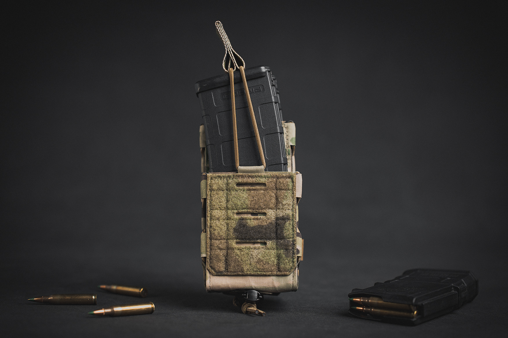 Pro-Fusion Staggered Double Rifle Magazine Pouch with Bungee Retention In Multicam Showing the Pull Tab